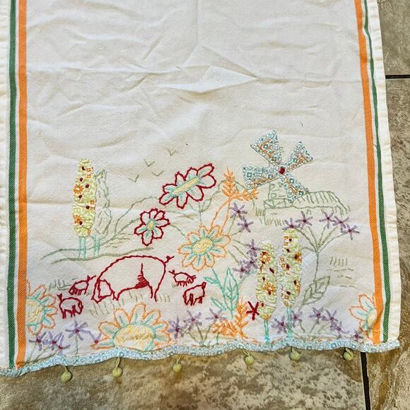 Cotton Dish Towels Pair Embroidered Farm Scene Patchwork Polka Dot Trimmed - Picture 2 of 8